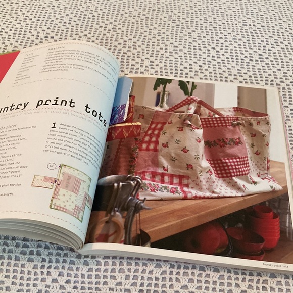 Chic Bags: 22 Handbags, Purses, Totes, and Accessories to Make - Picture 5 of 16